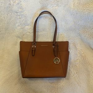 NWT Michael Kors Charlotte leather zippered tote